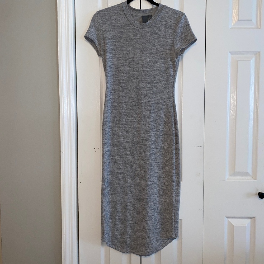 Ladies Quinn gray maxi dress size small Like new